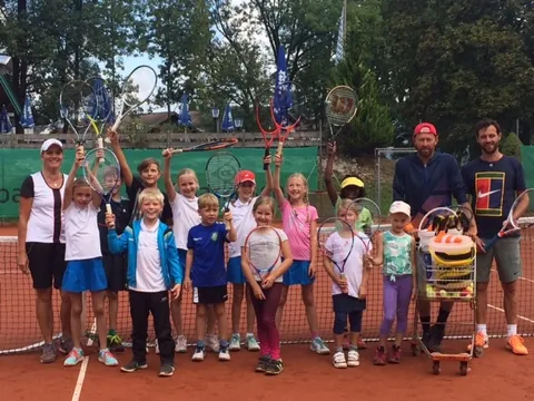 Kindergruppe beim Training auf der Anlage am Kieferer See